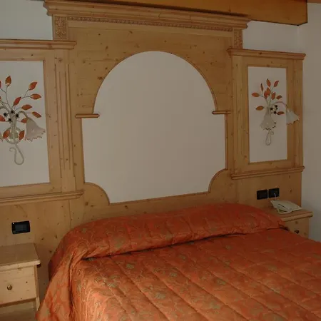 Garni Il Giglio Aparthotel Commezzadura