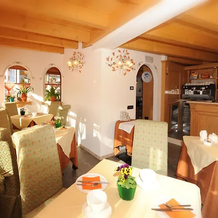 Aparthotel Garni Il Giglio Commezzadura